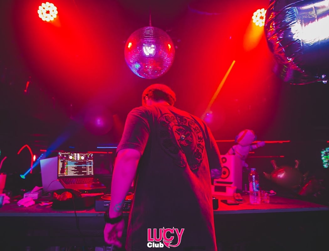 Lucy Club Bangkok 3