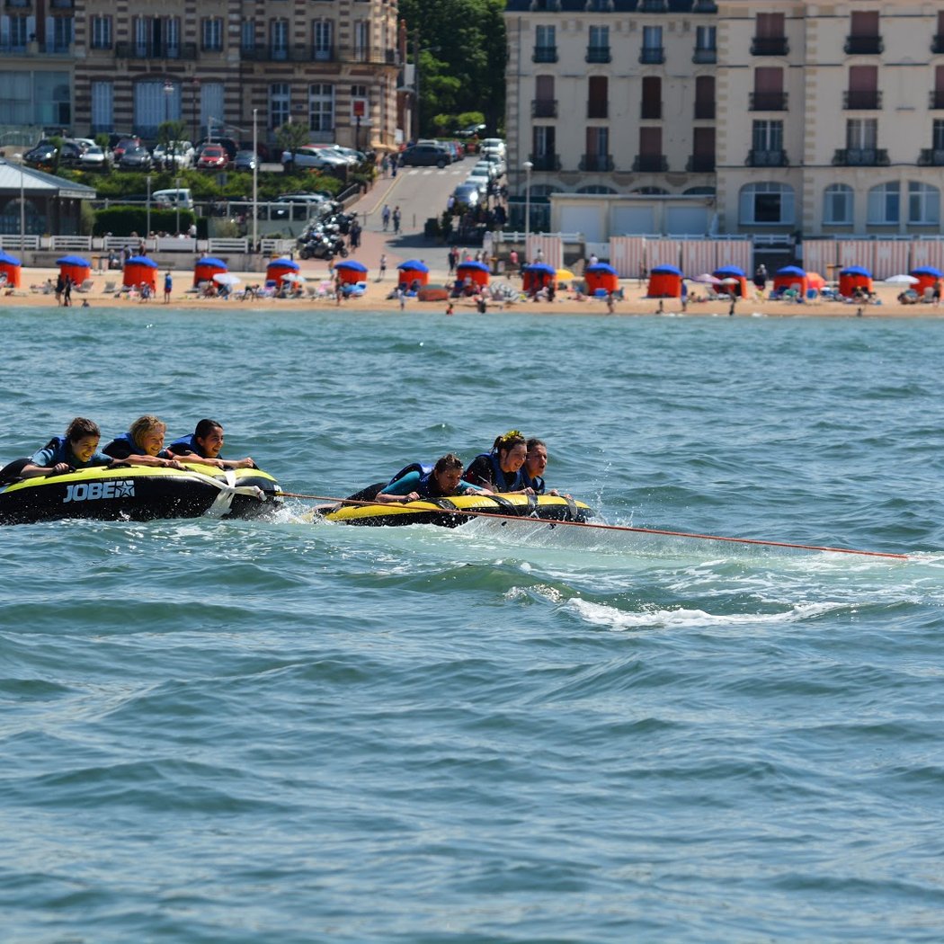 Activities Nautiques, Bouée Tractée À Cabourg Et Houlgate En Normandie 1