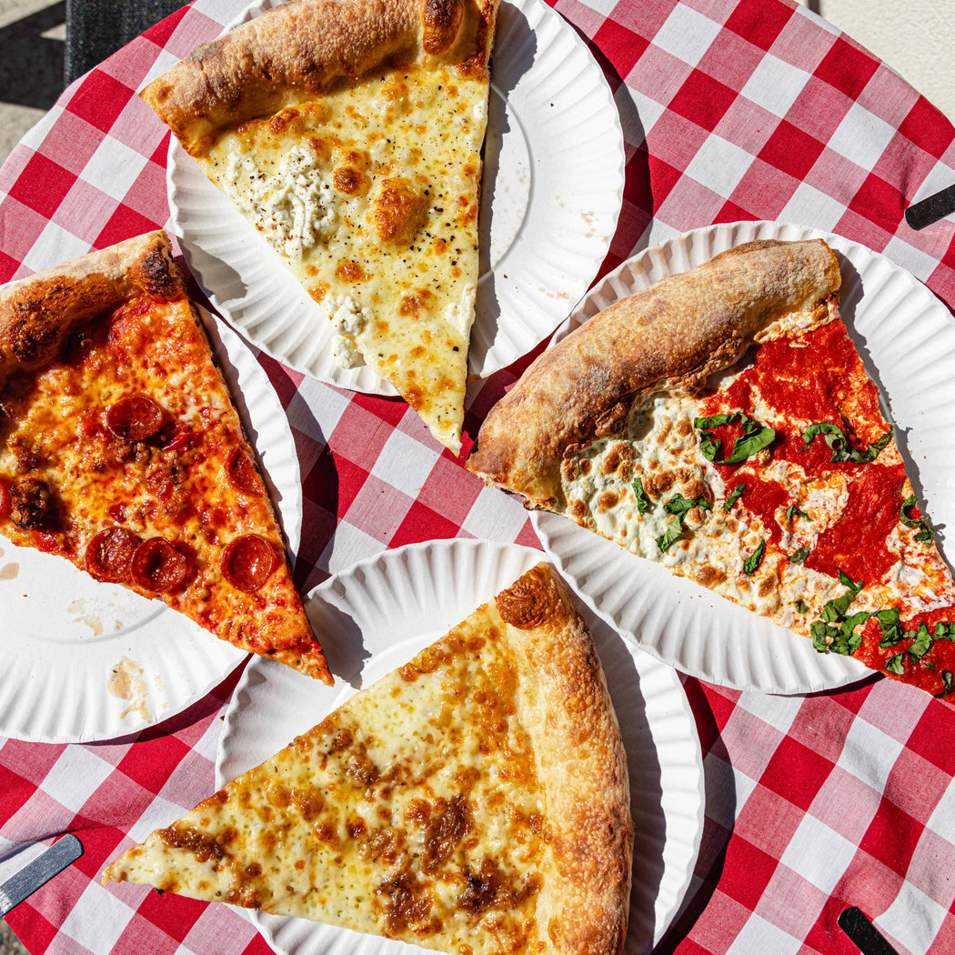 Mano's Pizzeria 1
