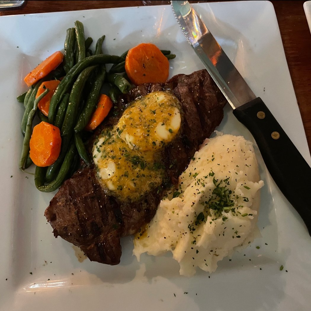 Eleven 11 Grille & Spirits 3