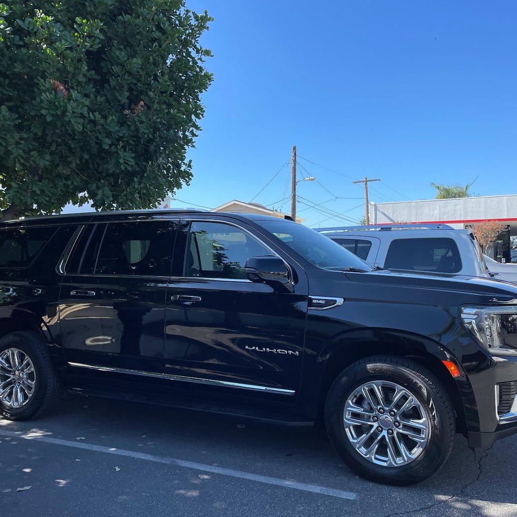 USA LIMO Professional Black Car Service 2