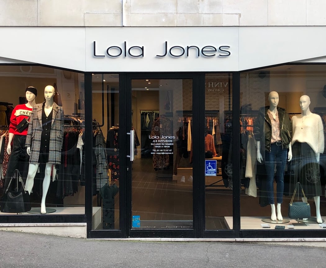 Lola Jones 2