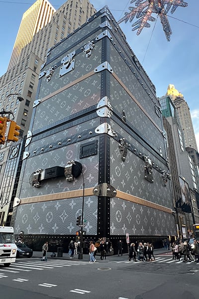 5th Avenue Shopping Court 1