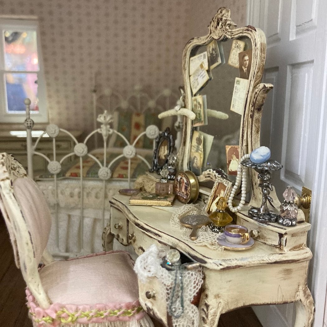 Tiny Doll House 1