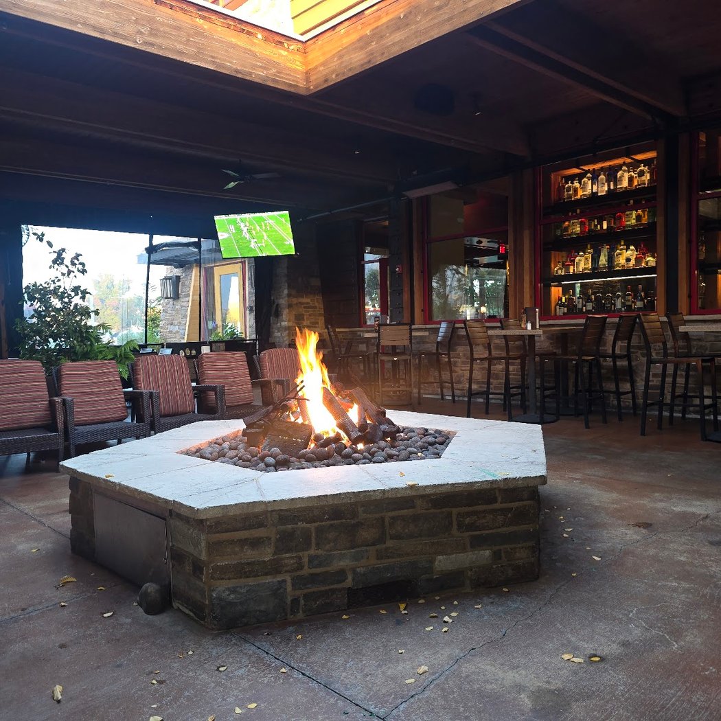 Lazy Dog Restaurant & Bar 3
