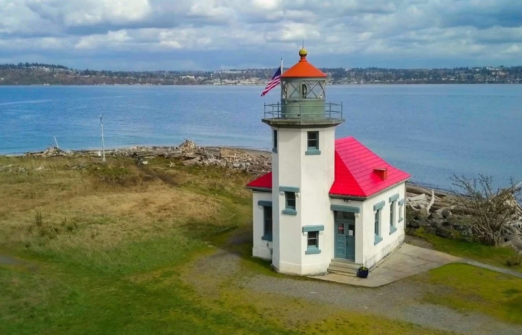 Sunday Lighthouse Tours & Beachcombing 3