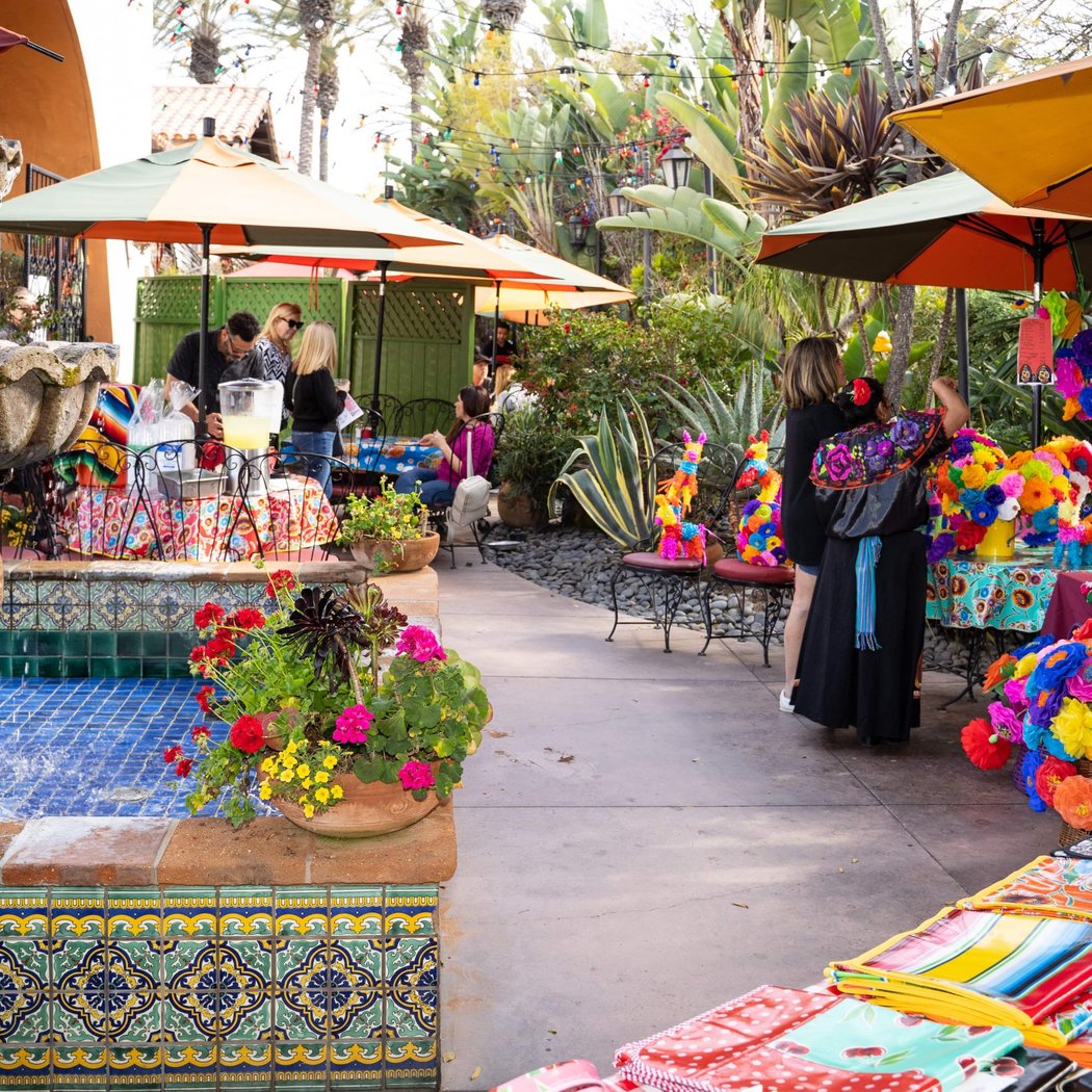Fall Art & Wine Walk at The Forum