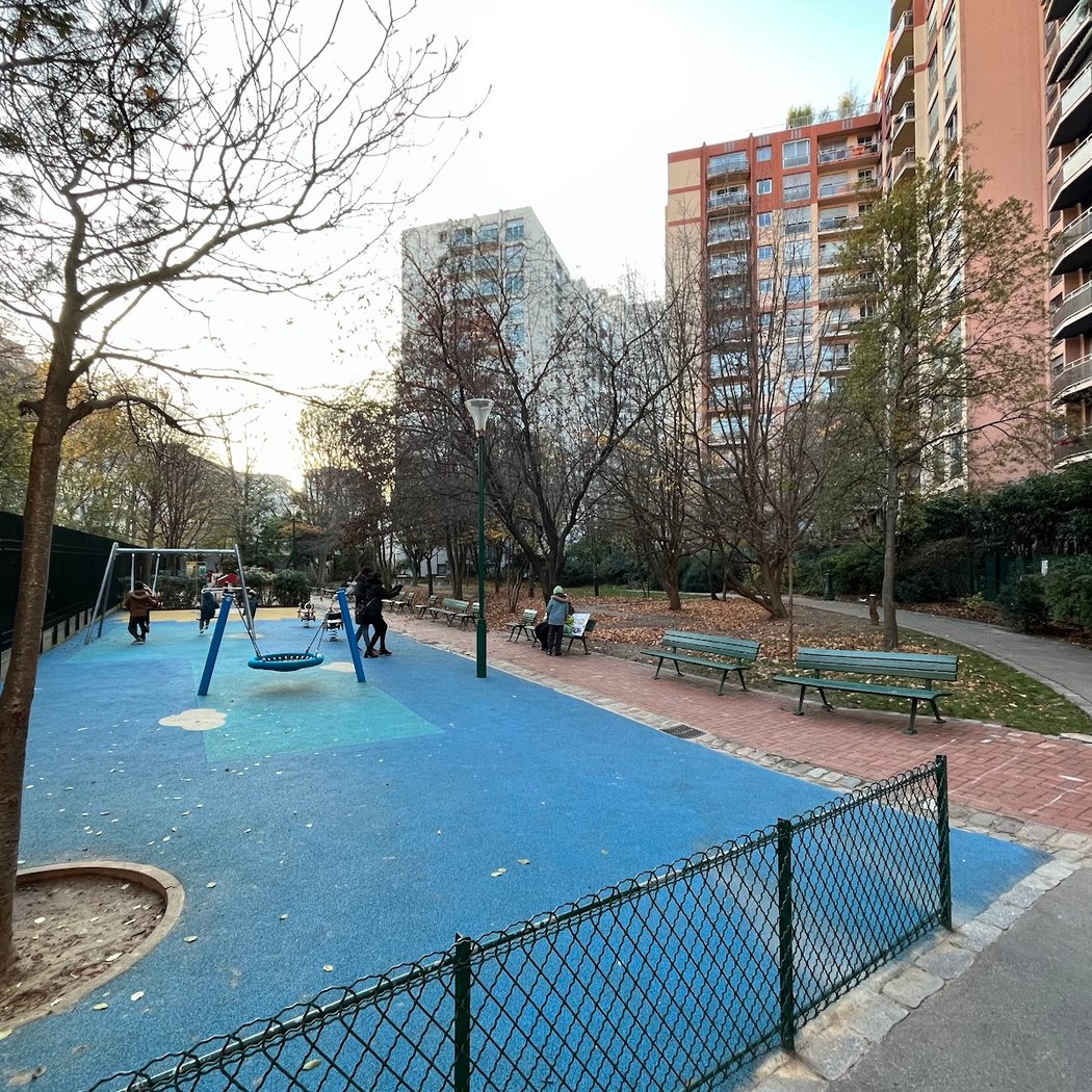 square du Petit Bois 1