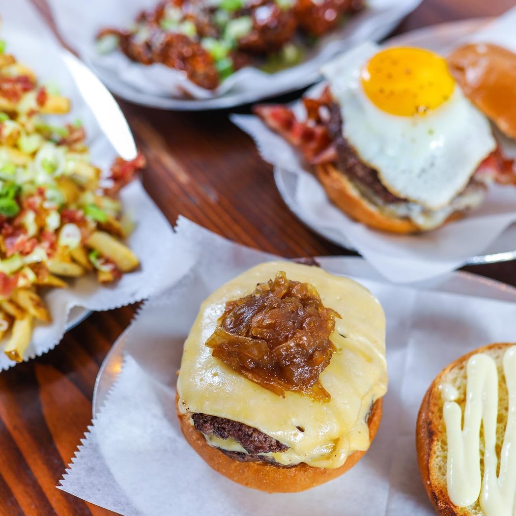 Black Iron Burger Theater District | Hamburger restaurant Bar 3