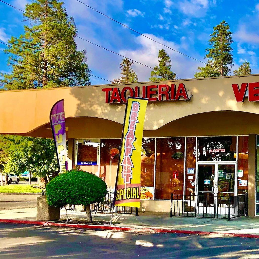 Los Caporales Taqueria 2