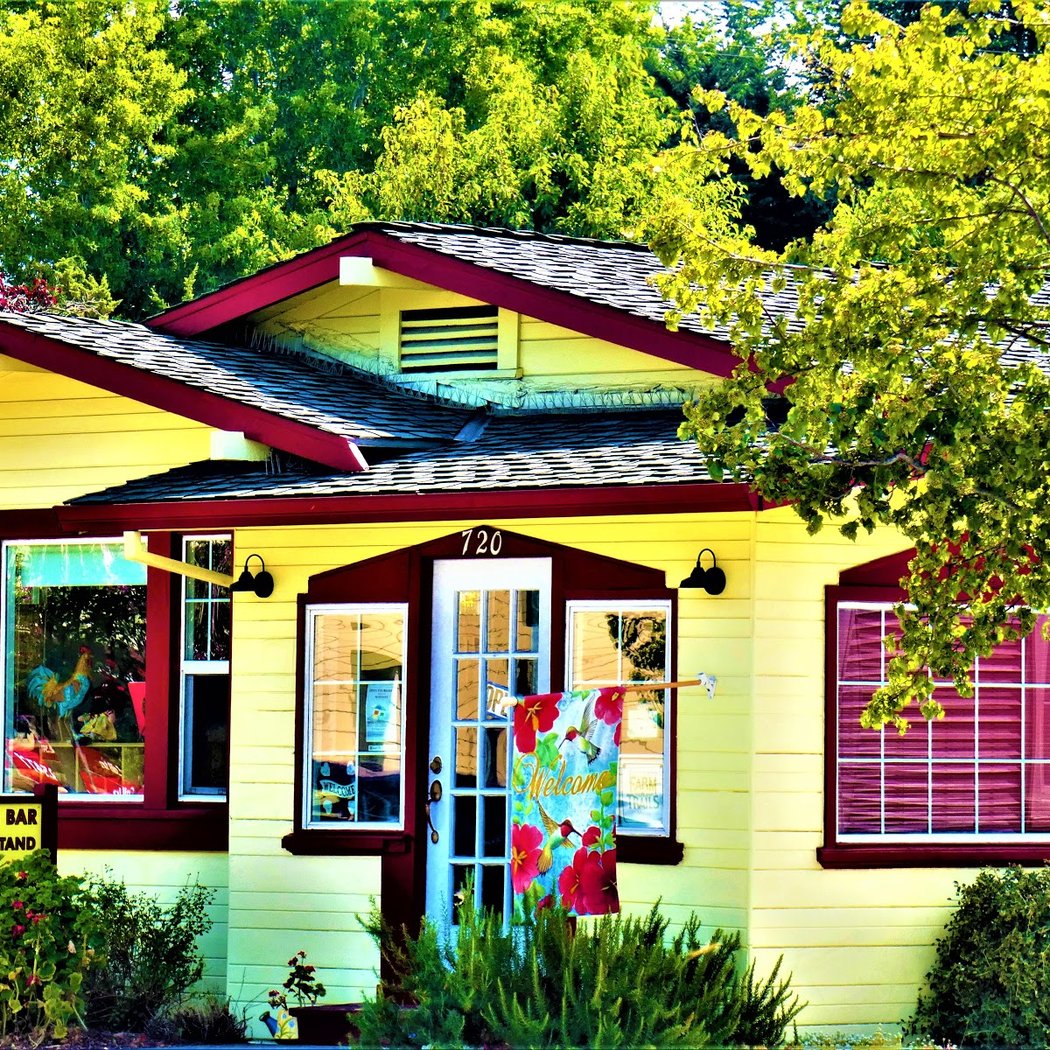 LALA's JAM BAR and URBAN FARMSTAND 2