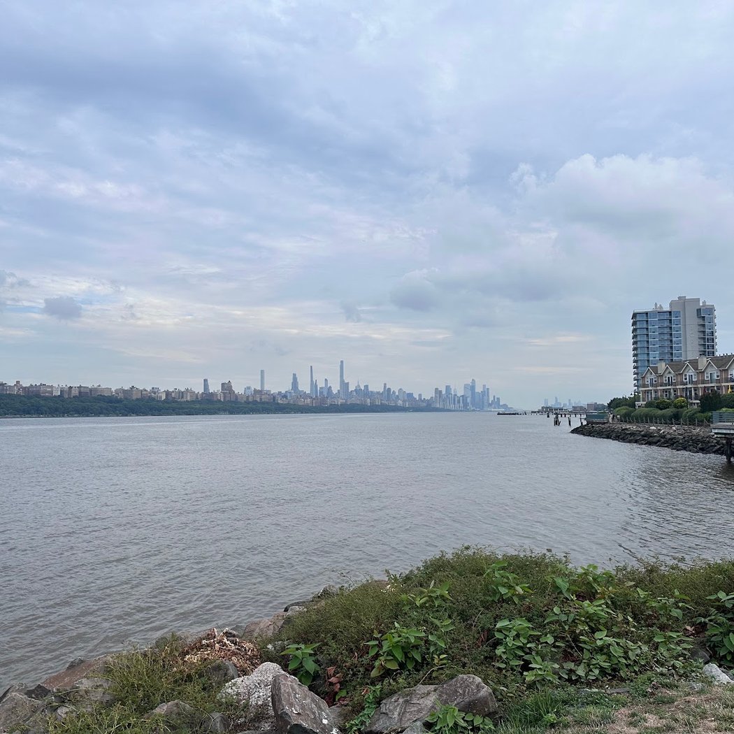 Hudson River Waterfront Walkway 3