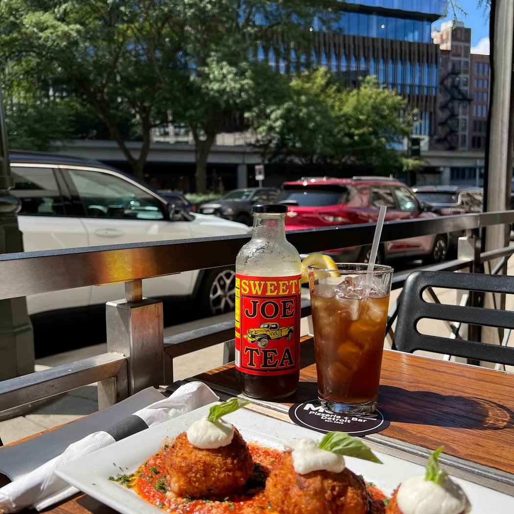 Mootz Pizzeria + Bar 3