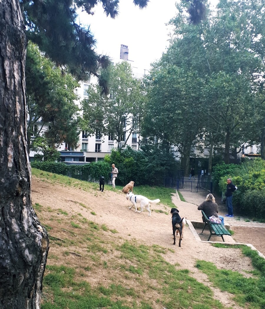 Allée des Chiens du Parc Georges Brassens 2