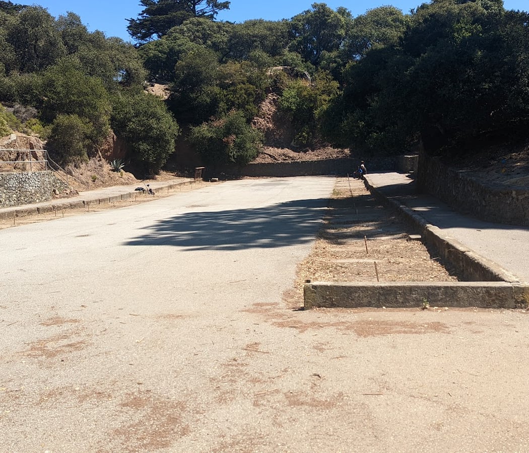 Horseshoe Courts 2