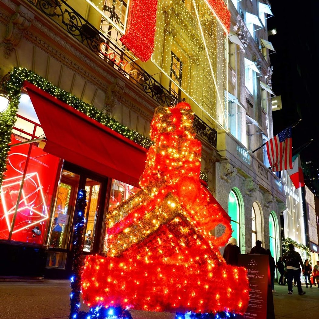 Saks Fifth Avenue Holiday Light Show 1