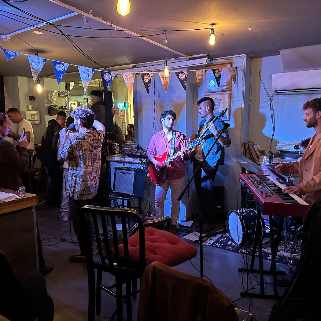 Hashchena (Bar) - השכנה 2