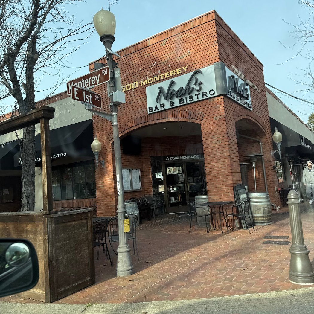 Noah's Bar & Bistro 2