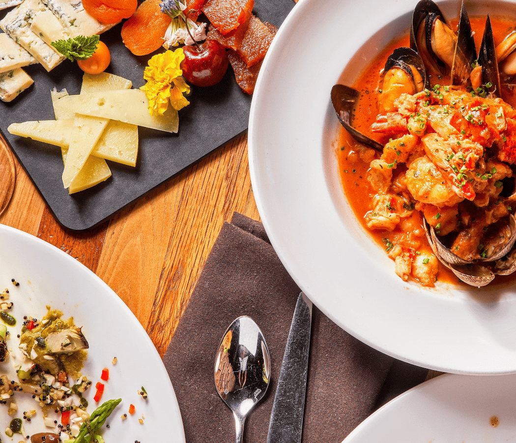 Tiburon Tavern's Daily Happy Hour 3