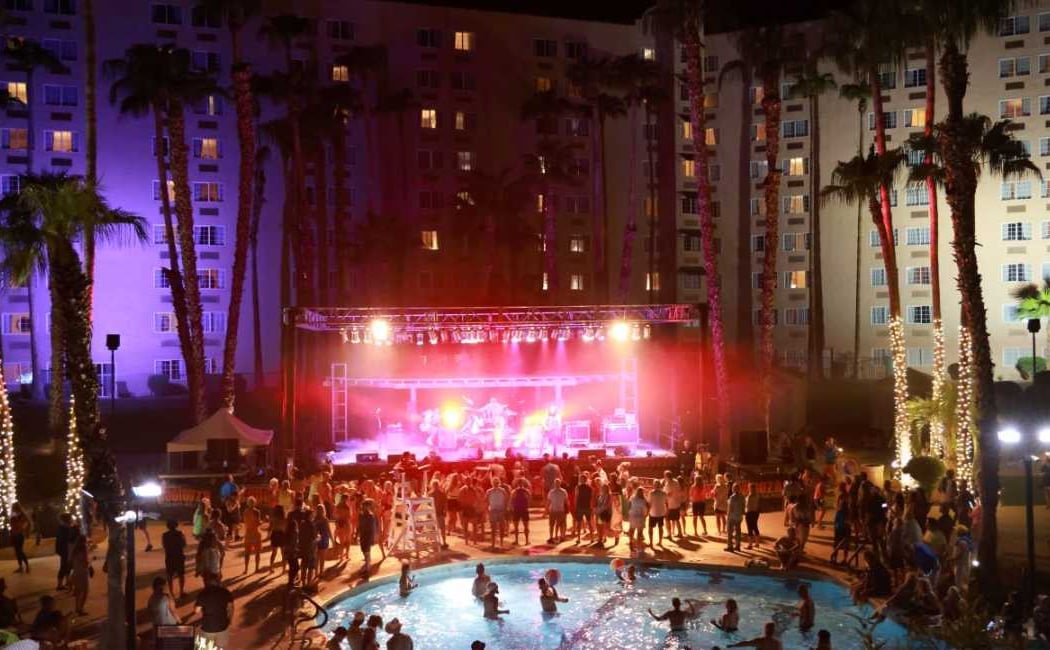 CasaPoolooza - The 8eez
