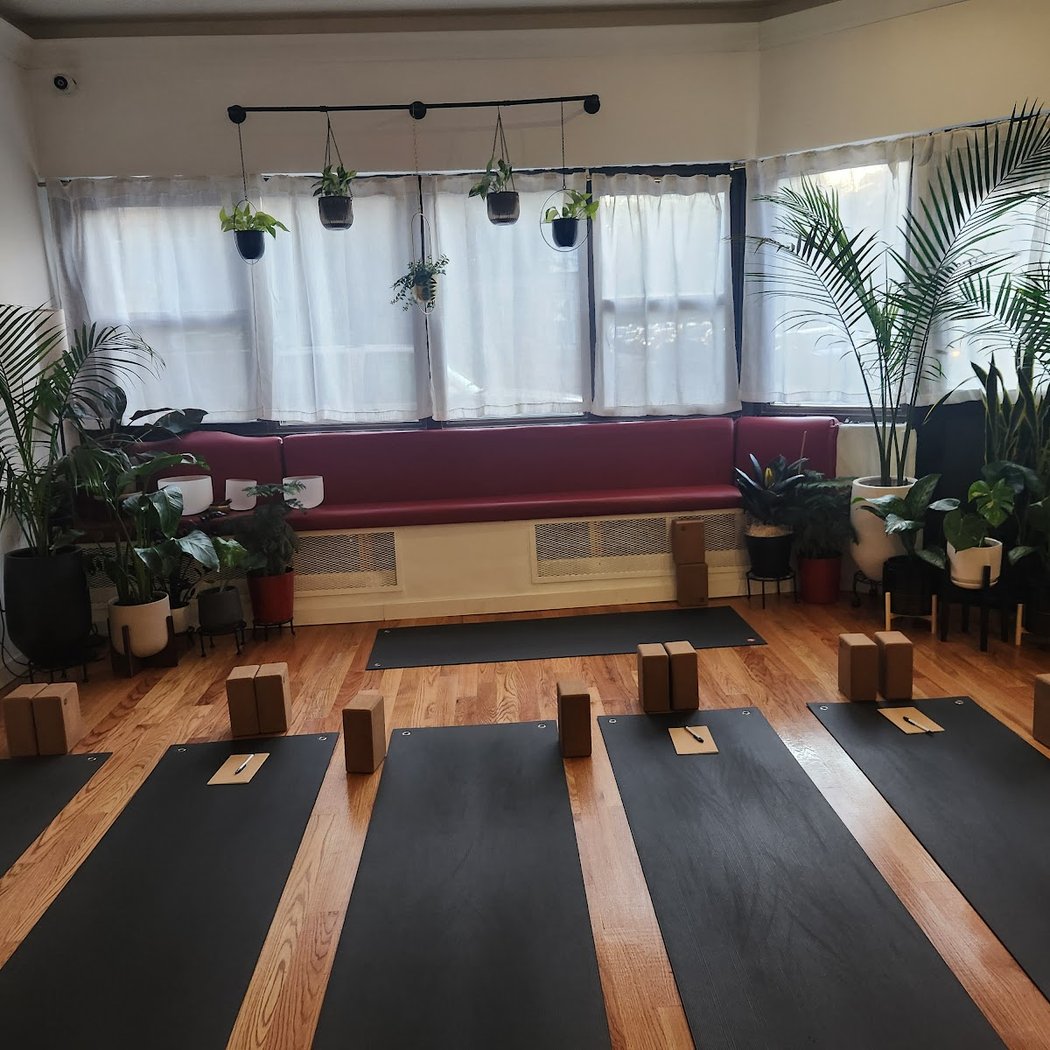 Noir Yoga 3