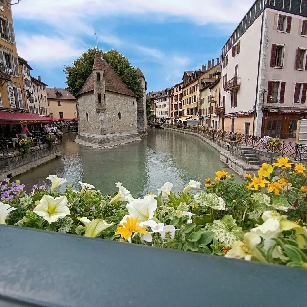 Tourist Office of Lake Annecy 1