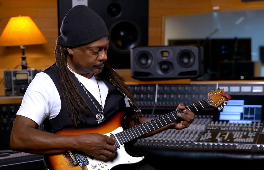 BOSS Guitars Master Class Series: Vernon Ice Black 1