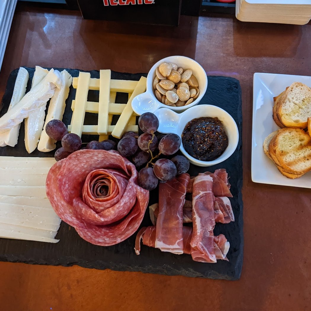 Morty's Wine & Beer Bar 1