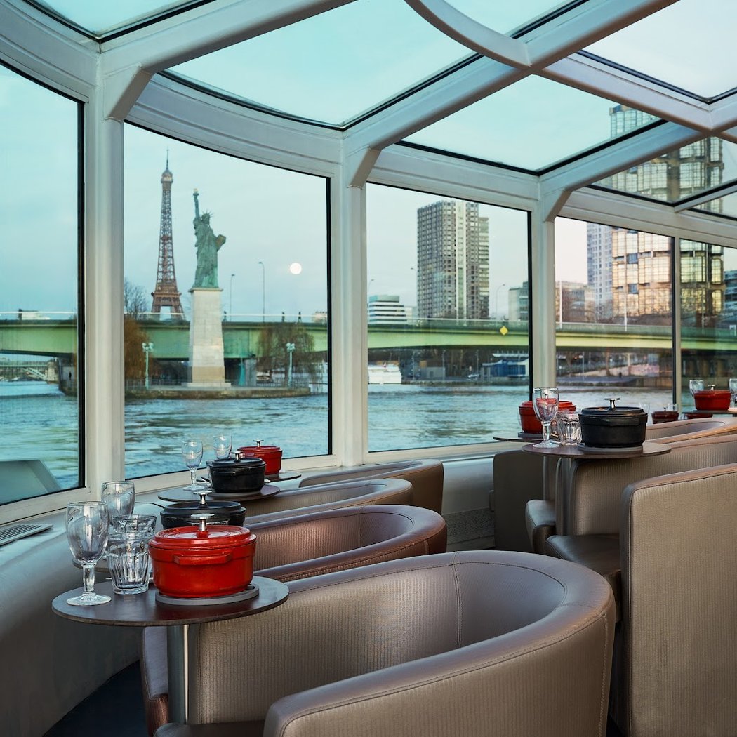 Dîner Croisière Seine - Formule Eau 4
