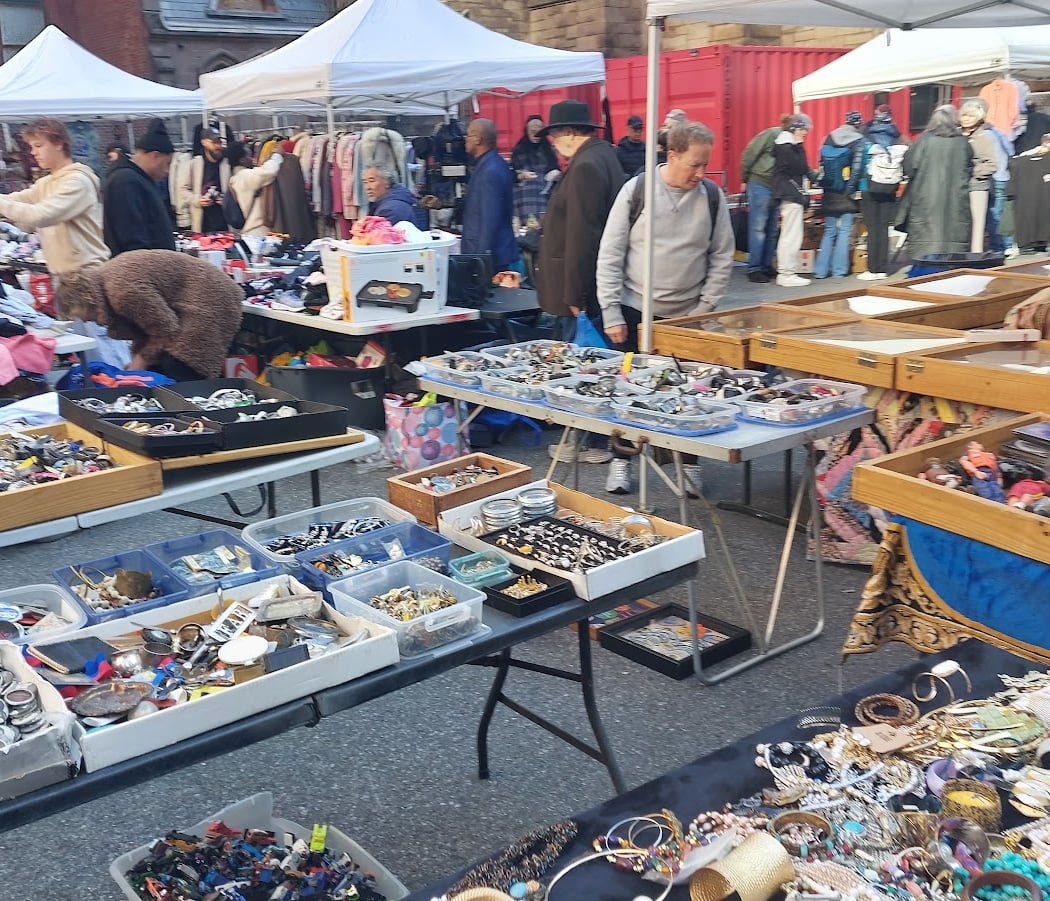 Parking lot bazar 1