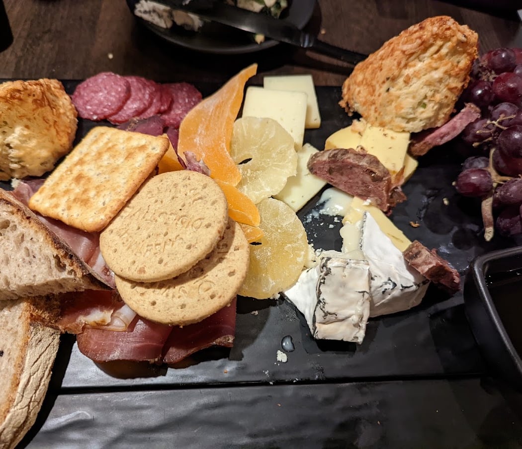 VintEdge Wine Bar & Lounge 2