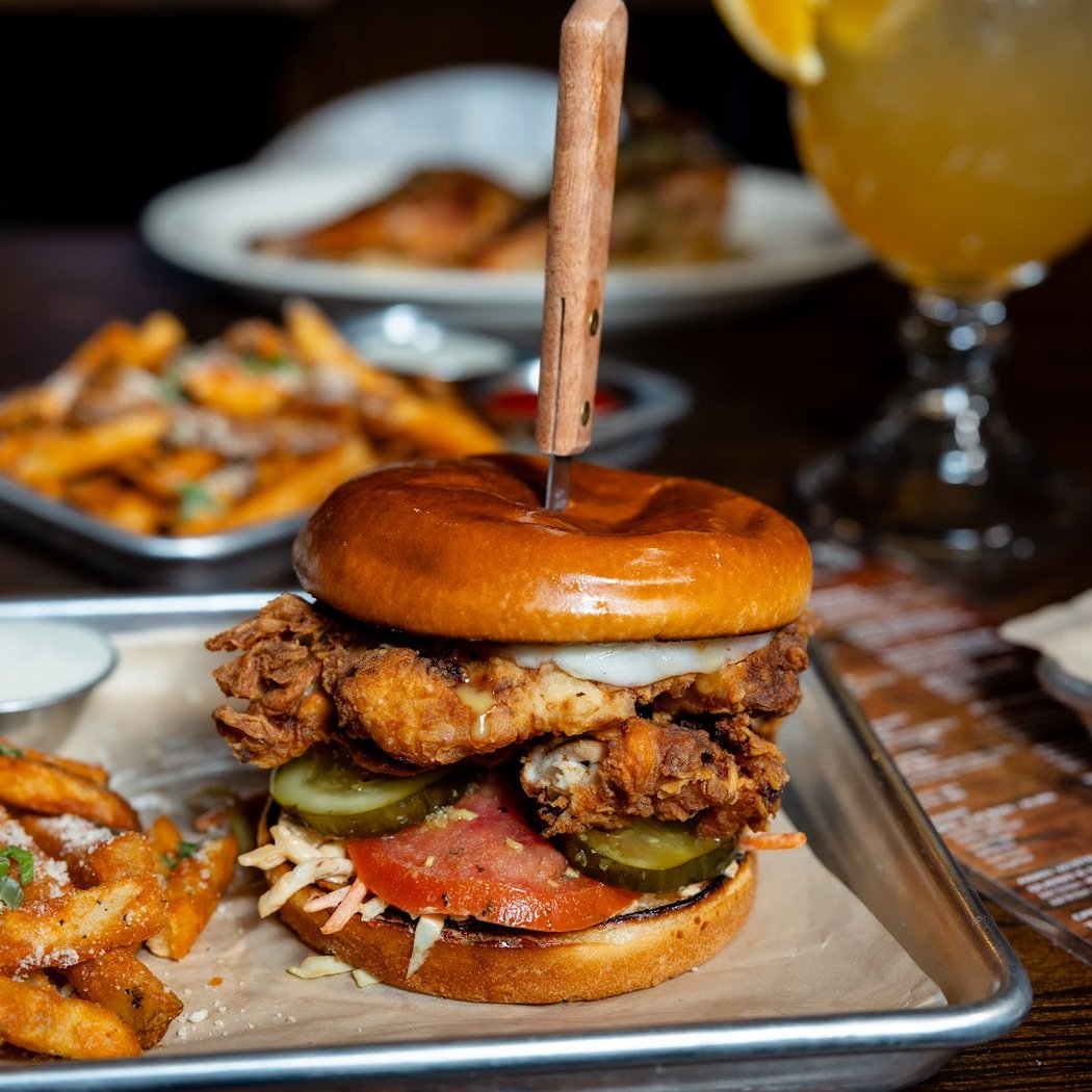 Dudley's: 90's Country Brunch