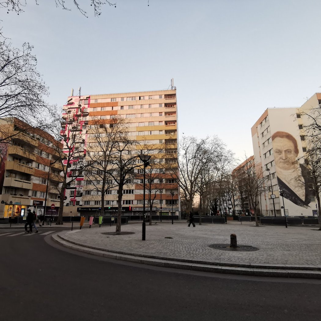 Place Pinel 4