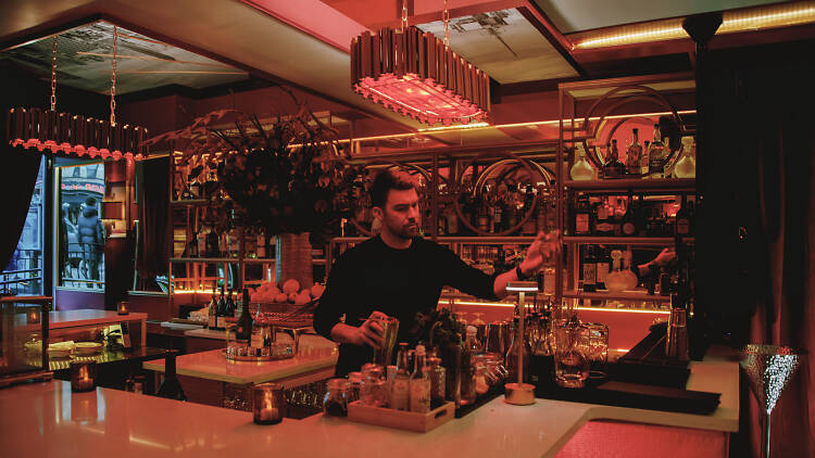 Scarlet Lounge 2