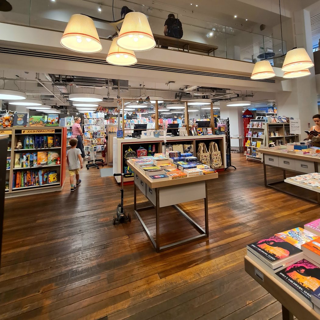 Foyles 3