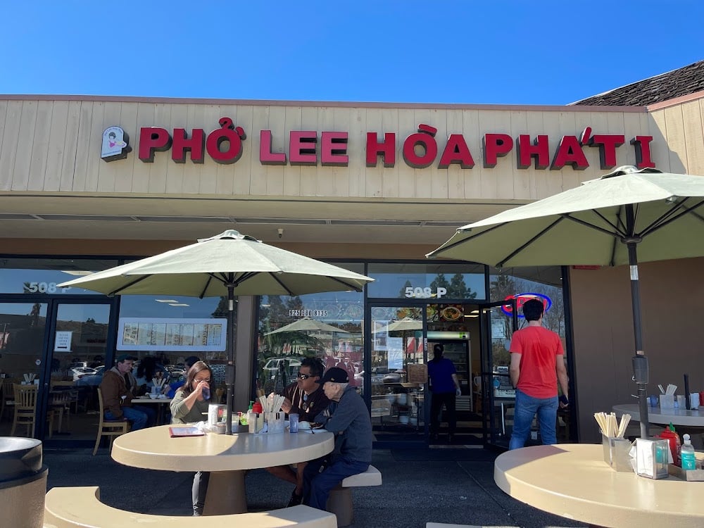 Pho Lee Hoa Phat 1 2
