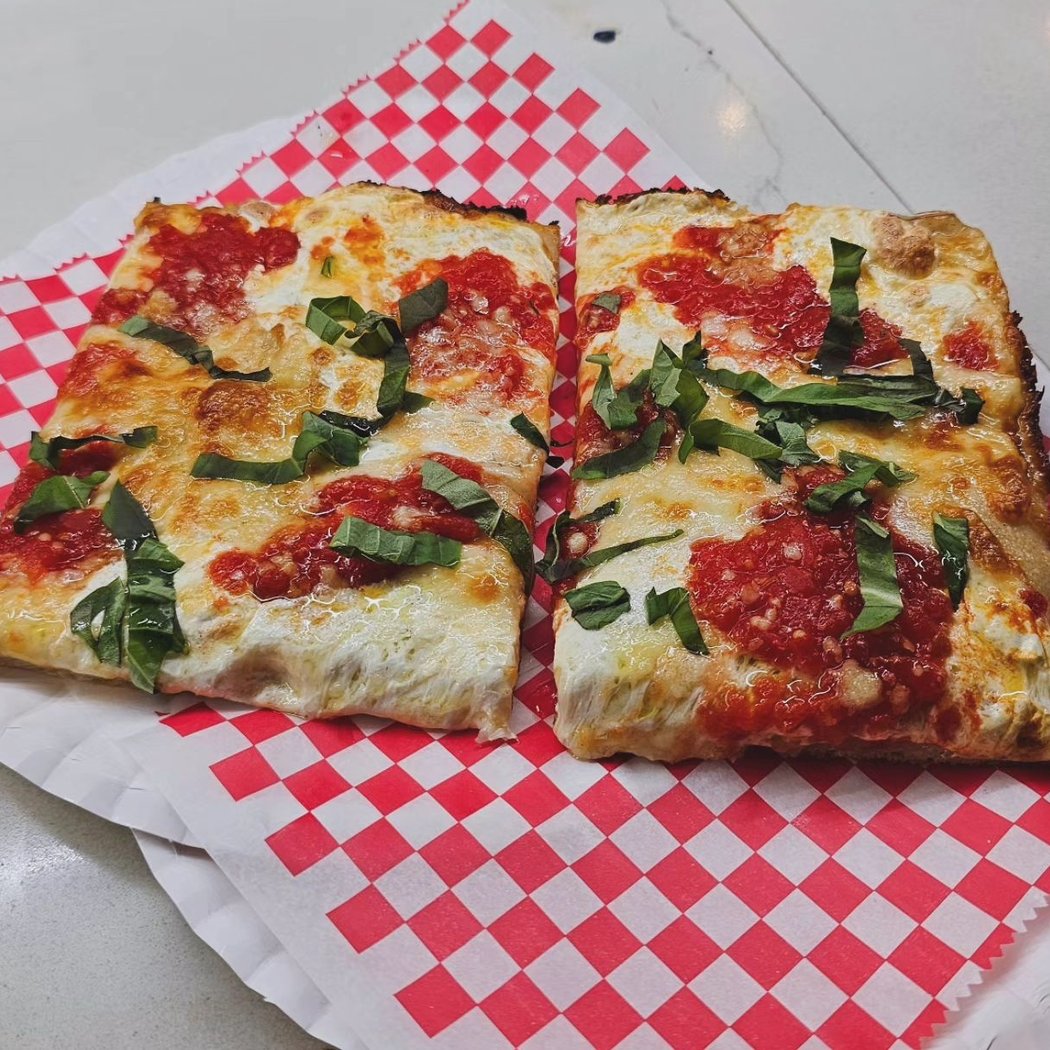 Mimi's Pizza (Broadway) 3