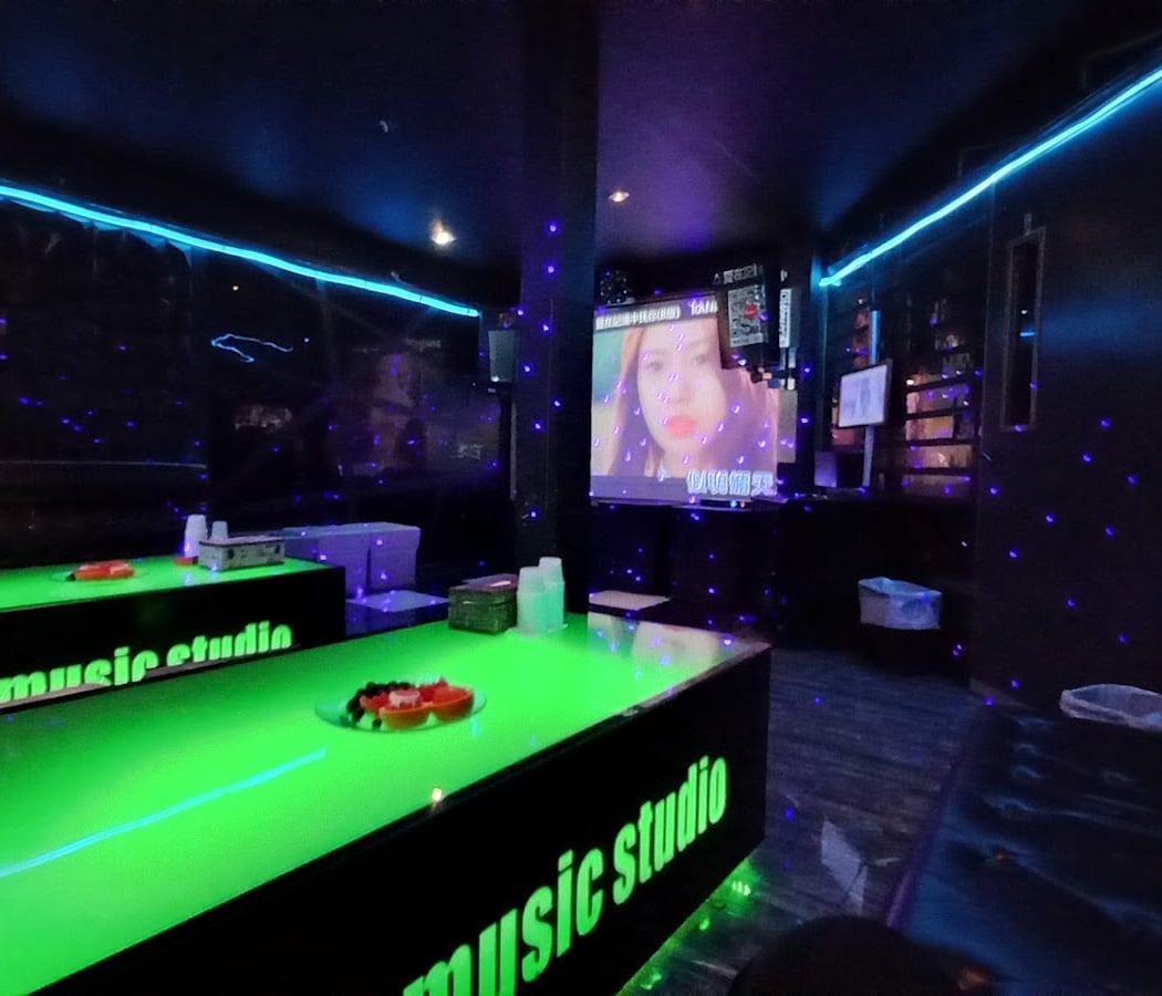 Ultra Music Studio 1