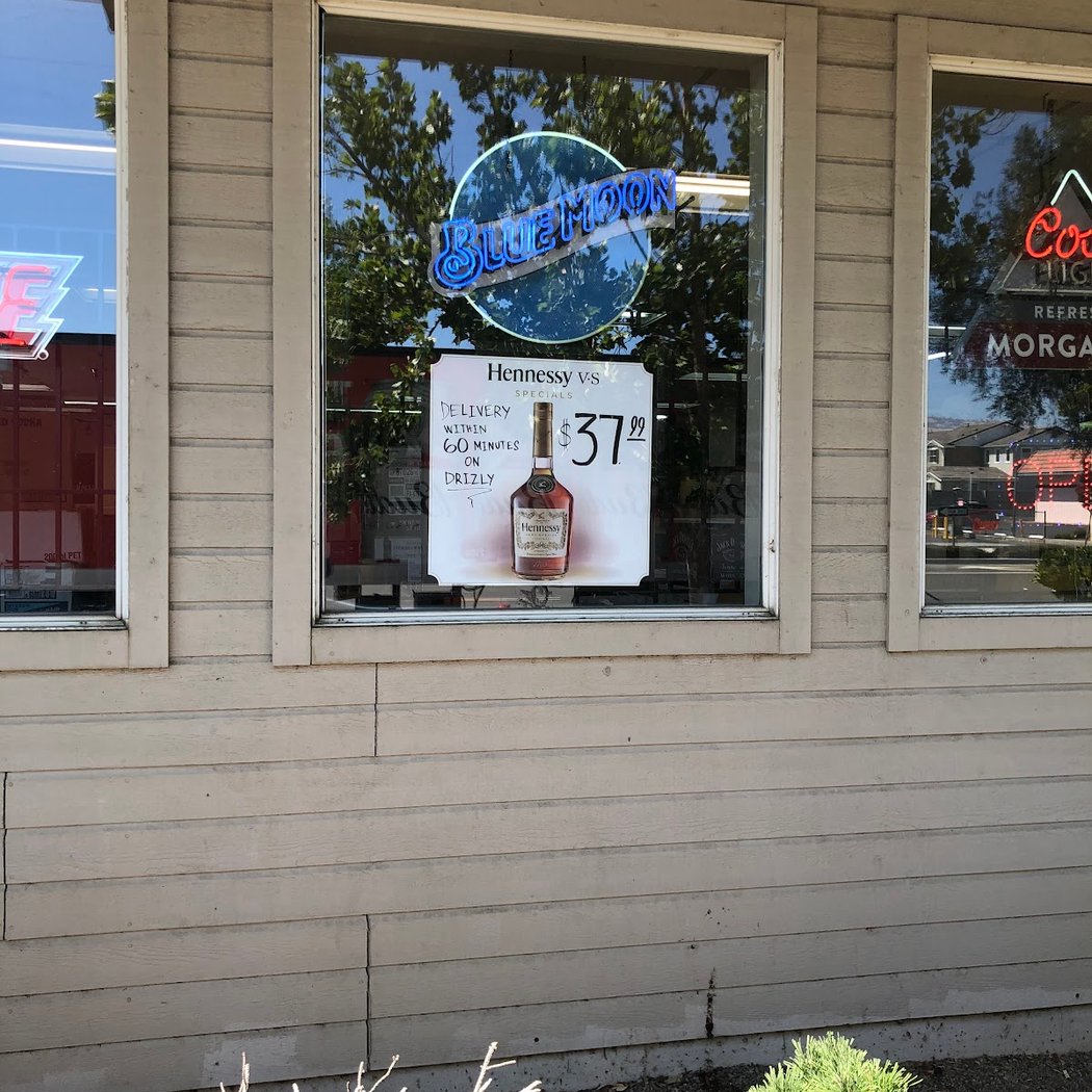Paul's Liquor & Market 3