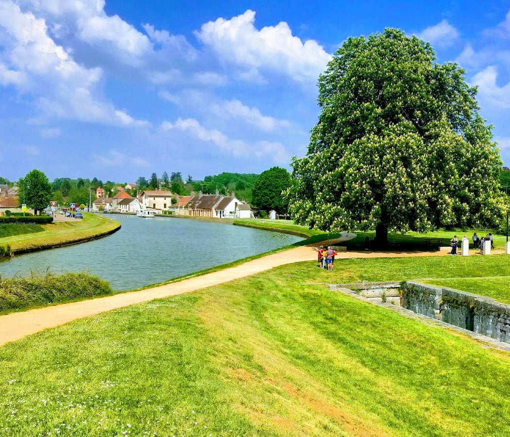 The 7 Locks of Rogny 1