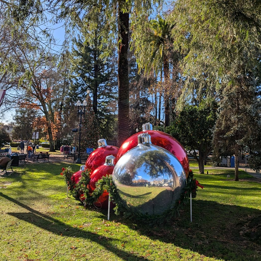 Healdsburg Holiday Shopping Trail Map 1