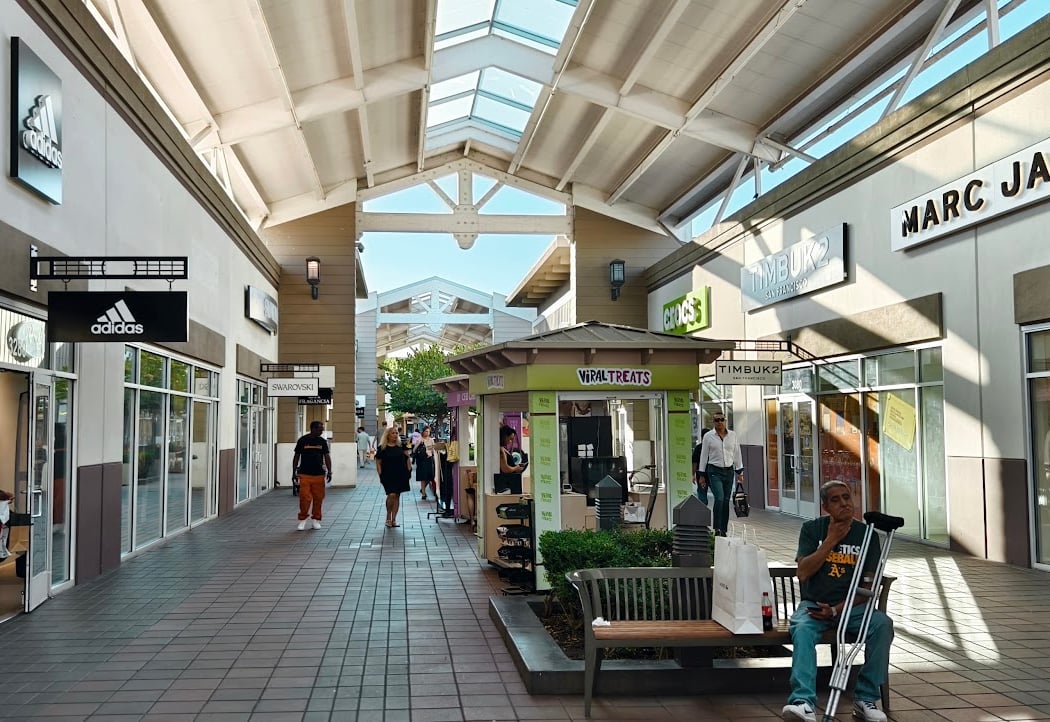 Sip, Shop and Stroll 3