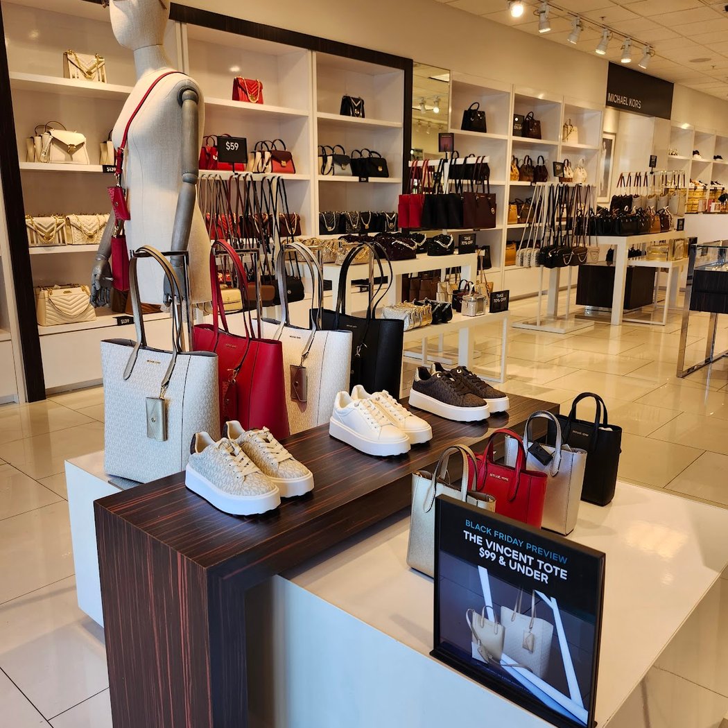 Napa Premium Outlets 1