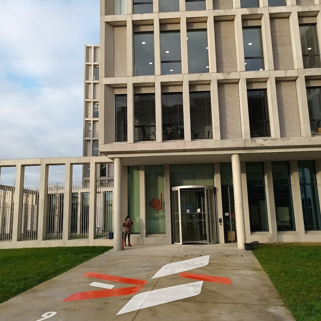 Le rôle du travail essentiel dans les inégalités face à la Covid-19 selon le genre et les origines migratoires 2