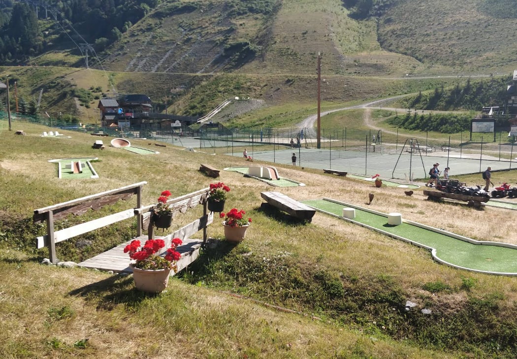 Mini golf, tennis et quad du Mottaret 2