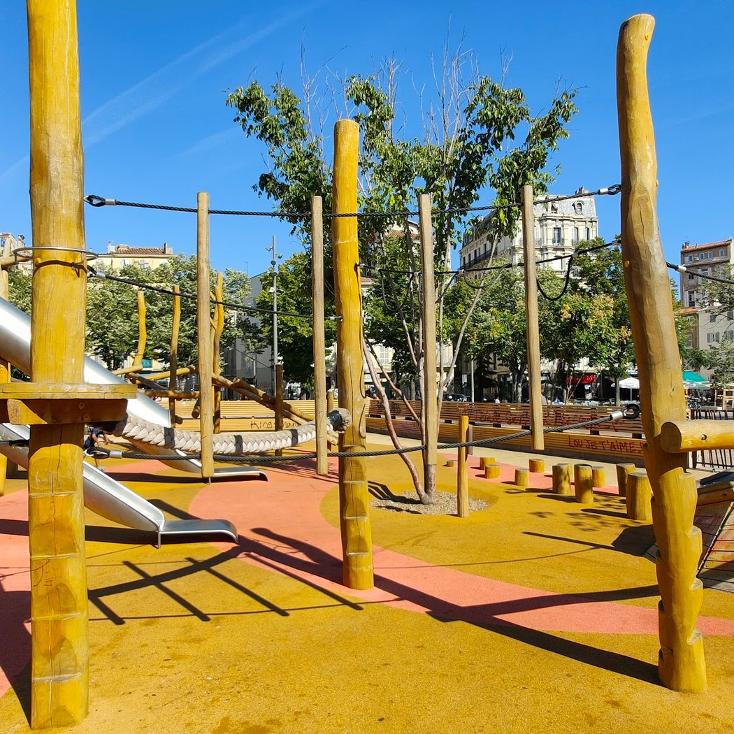 Aire de jeux la Plaine 4
