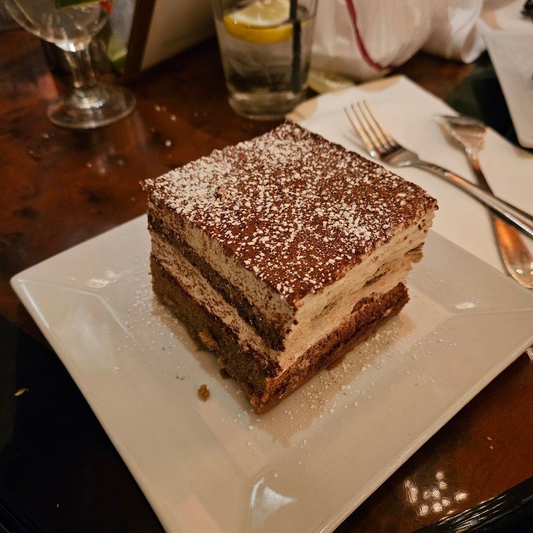 Tiramisu Ristorante Pizzeria & Bakery 1