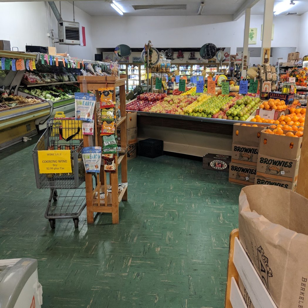 Giovanni's Produce & Grocery 3