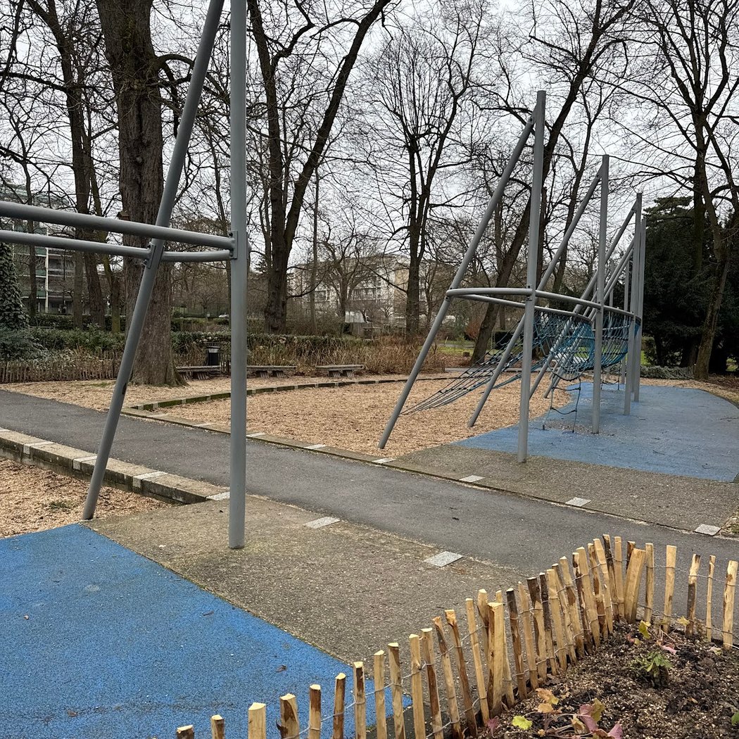 Aire de jeux des moyens du parc Raspail 2
