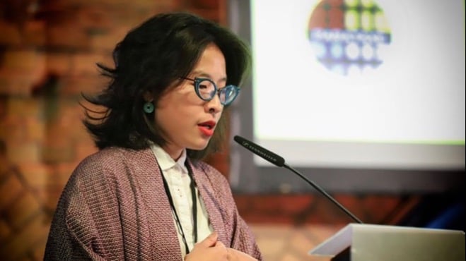 Liya Yu: Neuropolitik